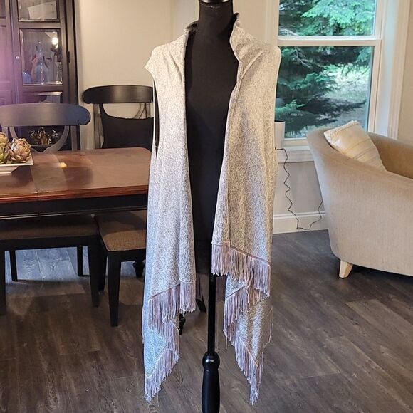 Mismad Style Gray Fringed Acrylic Cover Up - Picture 1 of 7